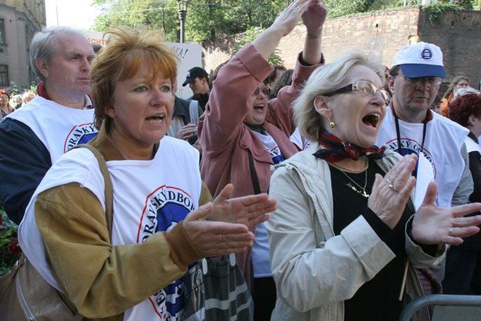 Protestující žádali nejen vyšší platy pro učitele, ale i více peněz pro celé školství.