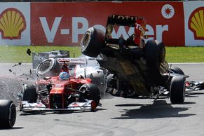 FOTO Belgický závod F1 poznamenal hromadný karambol