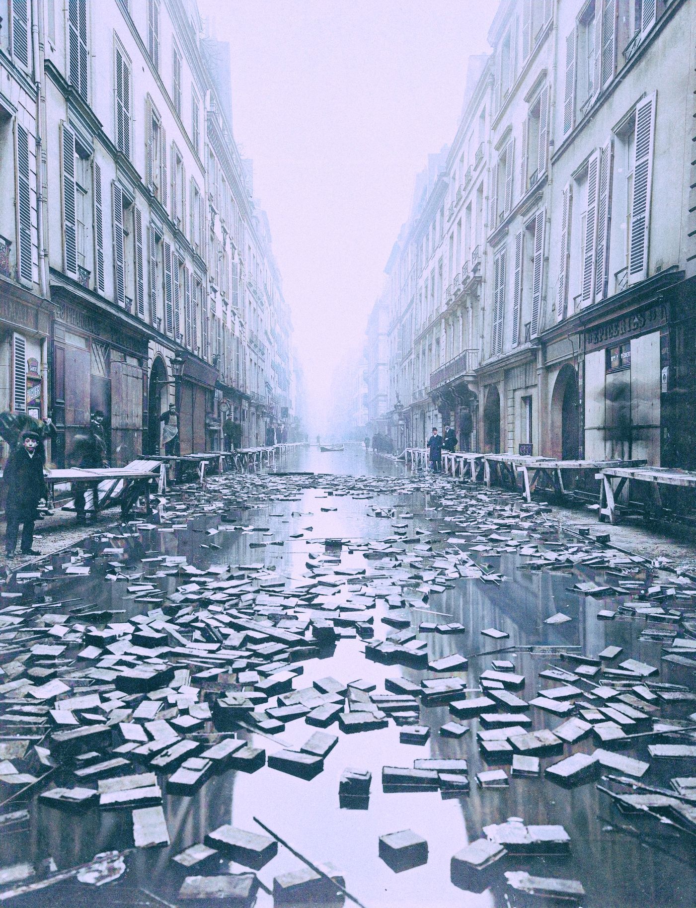 Jednorázové užití / Fotogalerie / Stará Paříž v barvě na málo známých snímcích