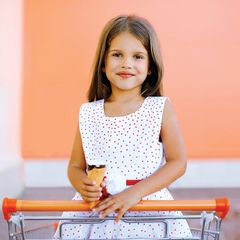 Zmrzlina holčička nákup vozík