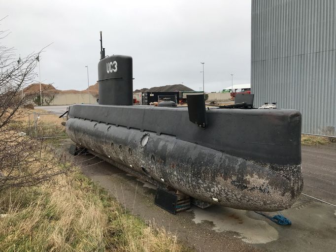 Madsenova ponorka poté, co byla vyzvednuta ze dna oceánu.