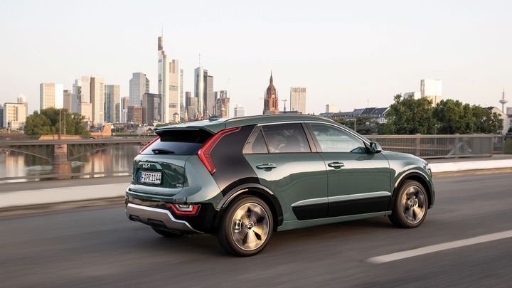 Všimnou si jí konečně i Češi? První kilometry s Nirem ukázaly, že se Kia umí poučit; Zdroj foto: Kia