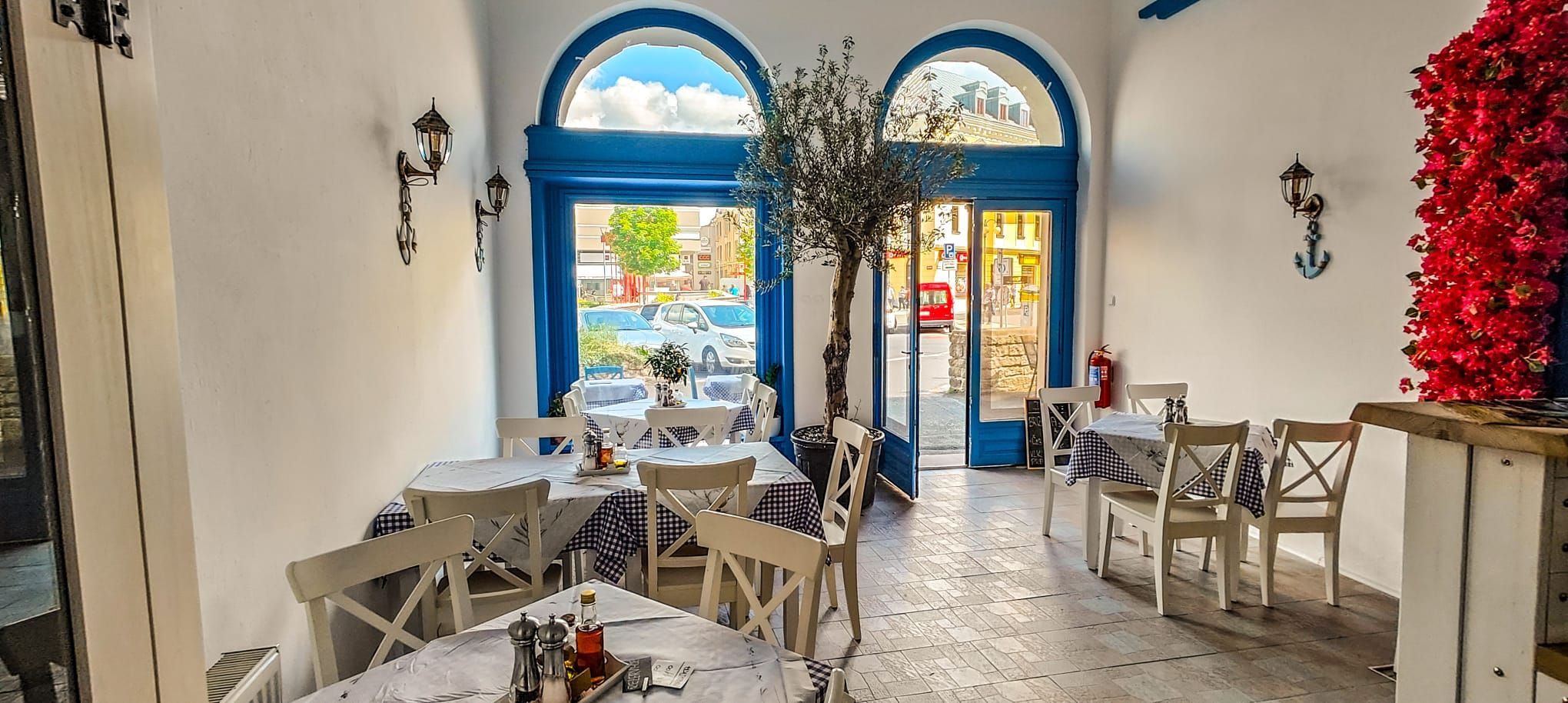 Agapi mou taverna Jablonec interiér dveře vchod