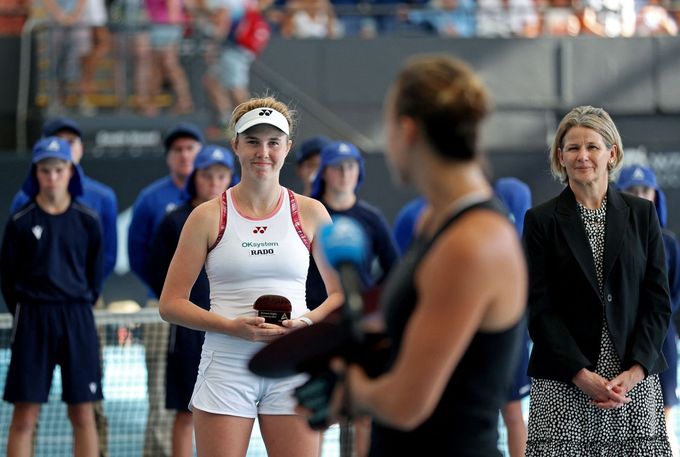 Linda Nosková, Aryna Sabalenková, finále Adelaide