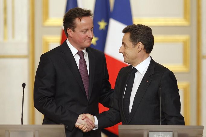 Dohodnuto. David Cameron a Nicolas Sarkozy po jednání v Paříži