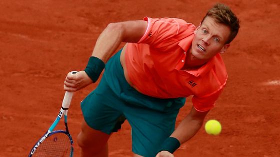 Prohlédněte si galerii z posledního zápasu Tomáše Berdycha na letošním French Open, když v osmifinále prohrál s domácím Jo-Wilfriedem Tsongou.