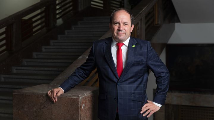 Vedení lidovců znovu převzal Výborný, na sjezdu zvítězil nad Jurečkou