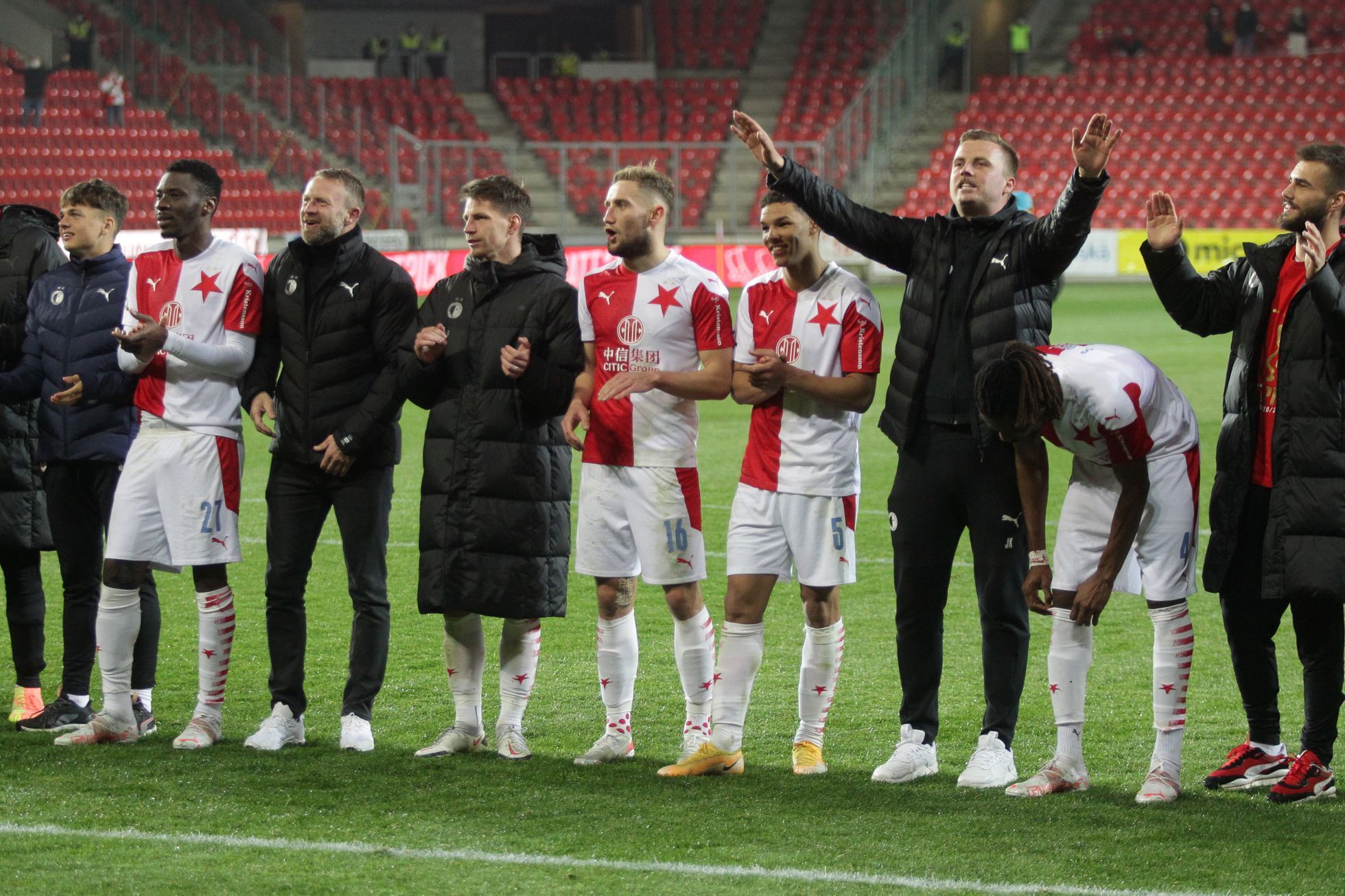 Slávisté slaví titul po zápase 30. kola F:L Slavia - Plzeň