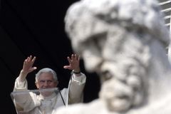 Periskop: Nemoc? Benedikt trpí stářím, tvrdí Vatikán