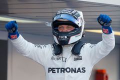 Do posledního závodu sezony F1 odstartuje z pole position Bottas