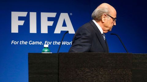 FIFA má mafiánské rysy, Blatter byl hybatelem, říká novinář