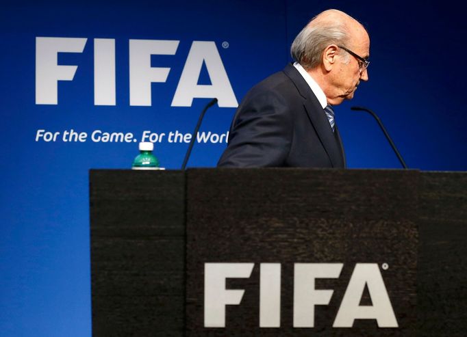 Sepp Blatter odstupuje z vedení FIFA