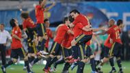 29. 6. - Viva! Jediný gól stačil Španělům k titulu mistrů Evropy! - Fotbalisté Španělska zlomili prokletí velkých turnajů a po čtyřiačtyřiceti letech znovu slaví titul mistrů Evropy. Ve vídeňském finále Eura 2008 porazili gólem Fernanda Torrese Německo 1:0. Španělé měli většinu zápasu převahu, připravili si více šancí a dokázali tak naplnit roli mírných favoritů.  Další podrobnosti si přečtěte ve zprávě zde