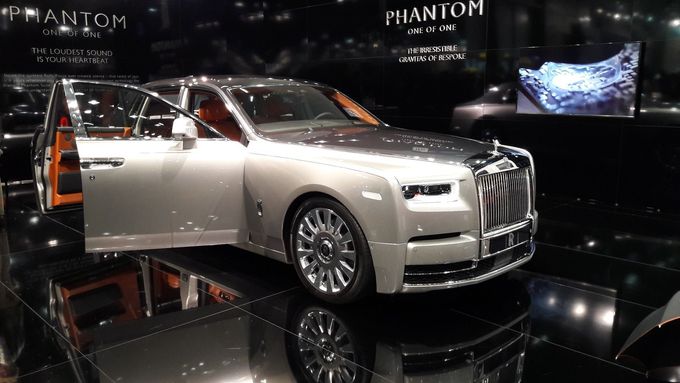 K hlavním novinkám výstavy patřila nová generace Rolls-Roycu Phantom. Ta přitom chyběla například loni ve Frankfurtu.