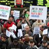 Demonstrace hasičů a policistů proti snížení platů