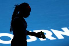 Hra světel na Australian Open. Poznáte tenisty podle jejich stínu?