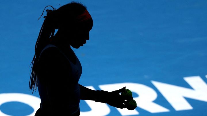 Hra světel na Australian Open. Poznáte tenisty podle jejich stínu?; Zdroj foto: Reuters