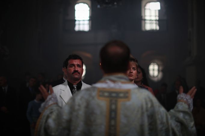 Milan Ondrík coby Mikuláš Černák a Rebeka Poláková jako Iveta Černáková.