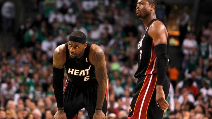 Lídři Miami LeBron James a Dwyane Wade neskrývali zklamání