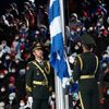 Vyvěšení řecké vlajky v rámci slavnostního zakončení ZOH 2022 v Pekingu