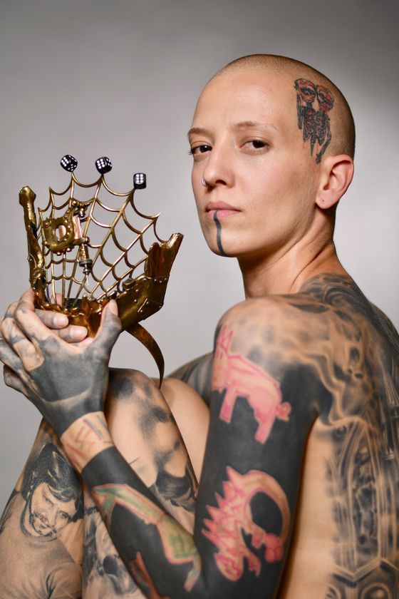 Portrét Miss Tattoo od Františka Ortmana (Nikon D7500 s objektivem Nikkor 50mm f/1.8 G ).