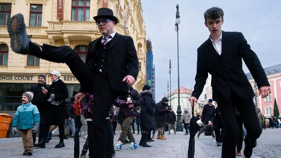 "Chceme Pražáky vytáhnout z jejich zaprděnosti." Lidé prošli centrum švihlou chůzí