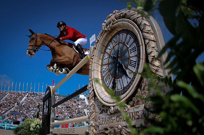 Paris 2024 Olympics - Equestrian - Jumping Team Qualifier - Chateau de Versailles, Versailles, France - August 01, 2024. Carlos Hank Guerreiro of Mexico riding Porthos Ma