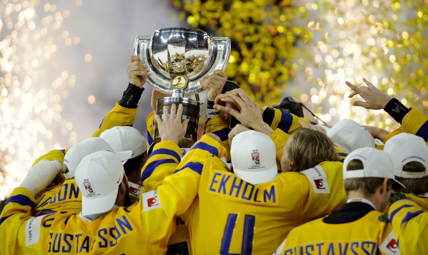 MS 2018, finále Švédsko-Švýcarsko: Švédové s pohárem pro mistry světa.