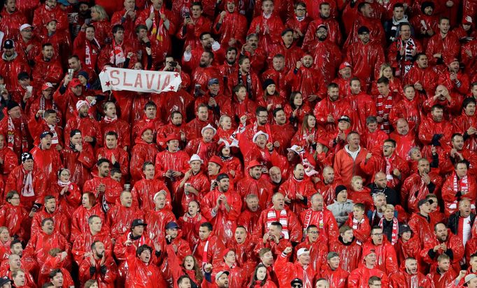 Choreo slávistických fanoušků v zápase LM Slavia Praha - Borussia Dortmund