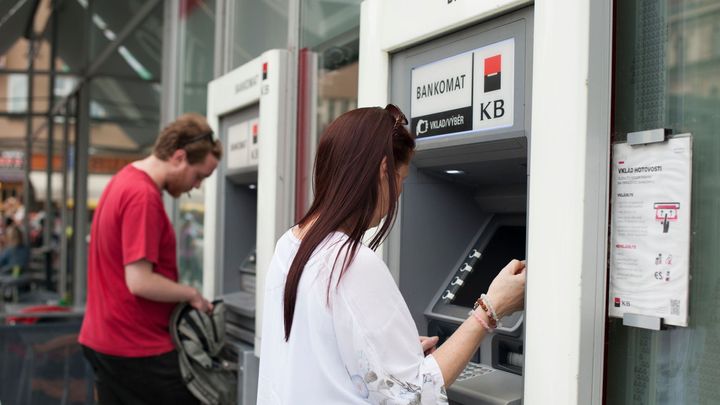 Ofenziva automatů je tady. Letos se zdvojnásobí počet poboček bank bez lidské obsluhy