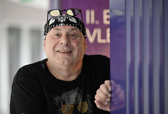 Zdeněk Hrachový, kapelník Fleretu.