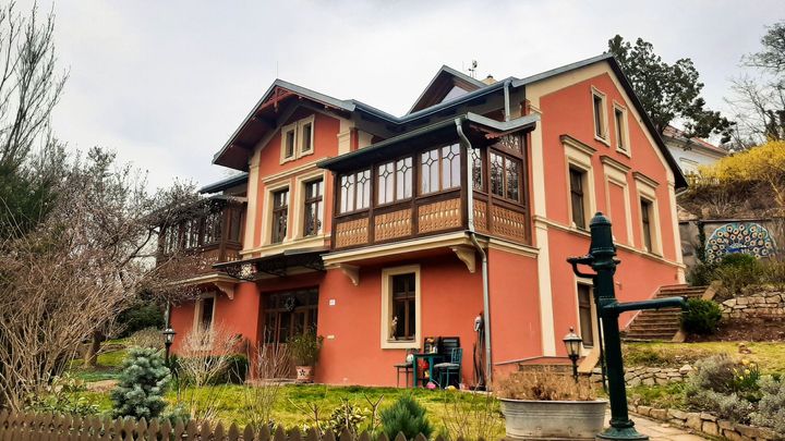 Roztoky: Tiché údolí vydalo skvost ukrytý století pod omítkou. Vily zde měl Hamburger; Zdroj foto: Pavel Švec
