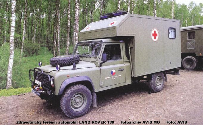 Zdravotnický terénní automobil Land Rover 130.