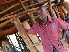Angolan Adolfo je jedním z asi 24 tisíc uprchlíků v osadě Meheba na hranicích Zambie a Konga.