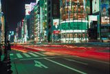 Ginza, Tokio (4. místo) 

Francouzská metropole díky tomuto nárůstu nájemného poskočila o dvě místa na třetí pozici a tokijskou Ginzu s 8962 eur za metr čtvereční ročně odsunula na čtvrtou příčku.