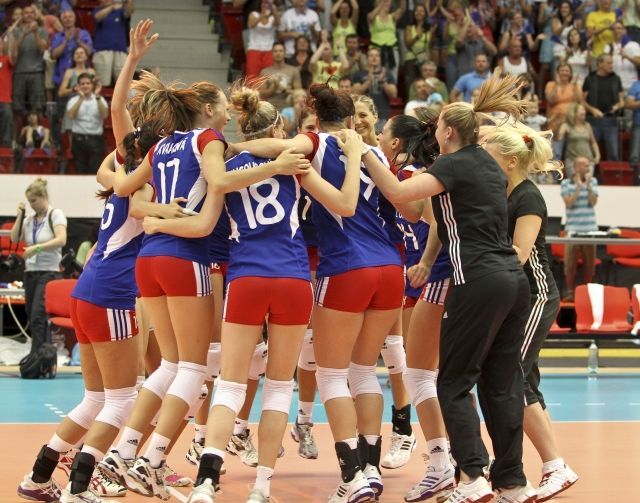 České volejbalistky se radují z vítězství v Evropské lize po finále s Bulharskem