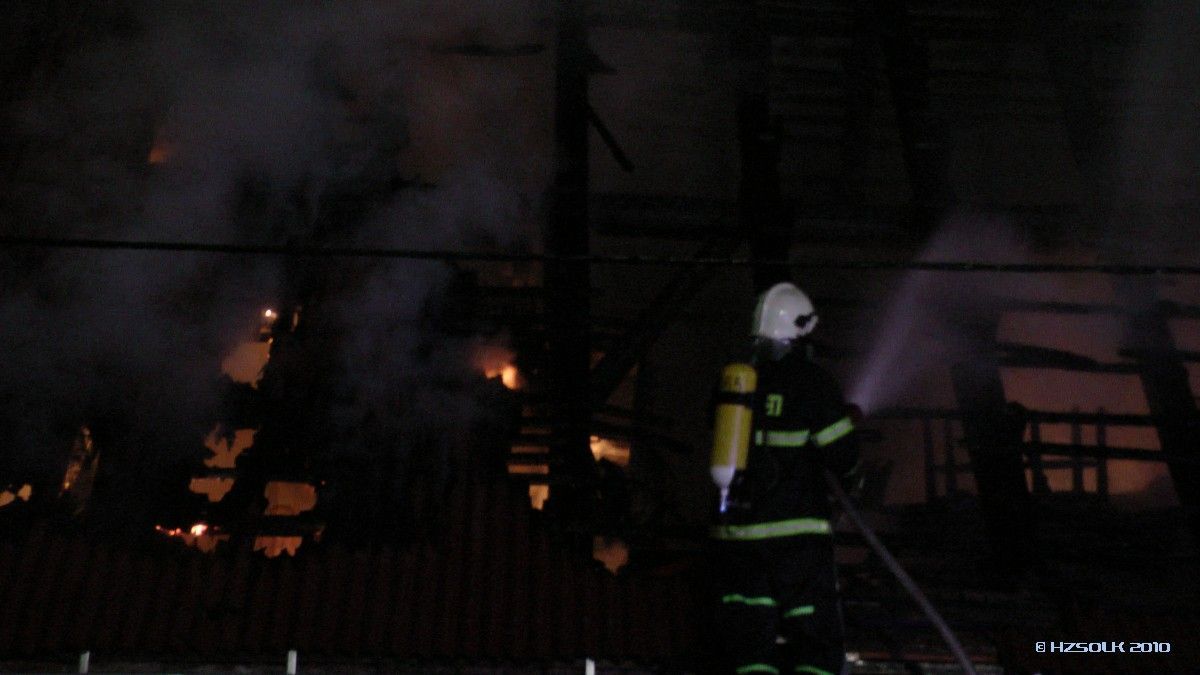 Požár průmyslové budovy v Plumlově na Prostějovsku