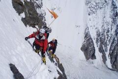 Čechy na K2 vyčerpal nový sníh
