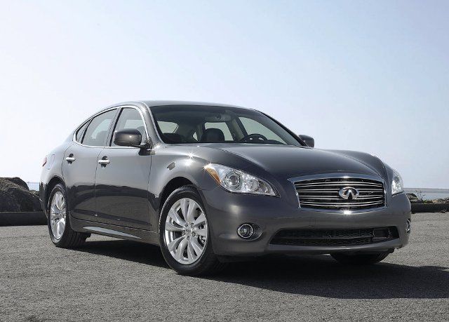 4 Auto roku Infiniti M