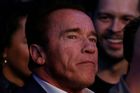 Velký duel si v Londýně nenechal ujít ani slavný "Terminátor" a bývalý kalifornský guvernér Arnold Schwarzenegger.