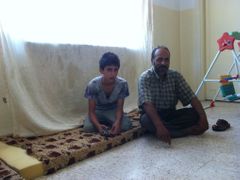 Mohammed Ahmed uprchl s pěti syny a dvěma dcerami. Zabezpečit je nedokáže.