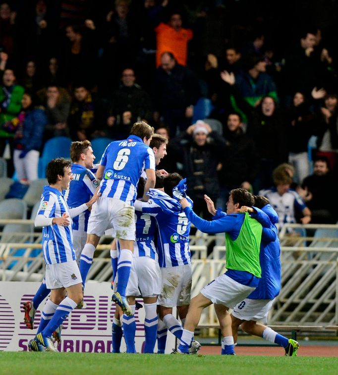 španělská liga, San Sebastian - FC Barcelona: radost San Sebastianu z jednoho z trojice gólu v síti barcelony