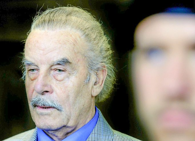 Josef Fritzl byl v roce 2009 odsouzen k doživotí za uvěznění a zneužívání dcery Elisabeth, s níž zplodil sedm dětí.