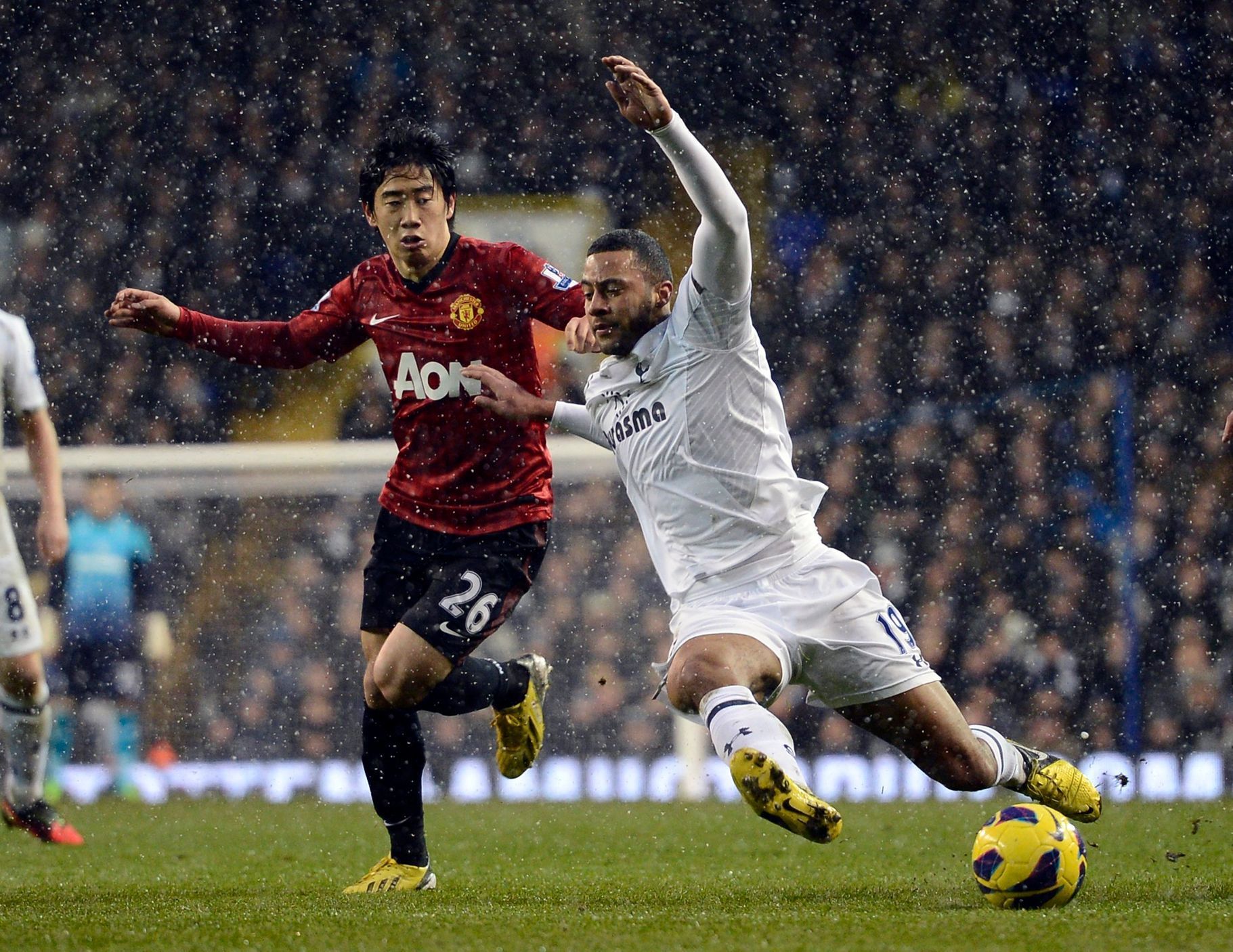 Kagawa a Dembele v utkání Tottenham - Manchester United