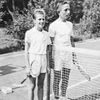 Jan Kodeš, tenisový žák, vlevo