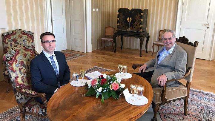 Zeman se schází s kandidáty na nové ministry. První přijel Kremlík, pak Havlíček