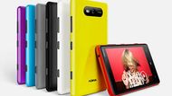 Nokia Lumia 820 - elegantní střední třída Druhou z představených telefonů Nokia je Lumia 820. Ta nabídne kapacitní 4,3 palcový displej s rozlišením 800 x 480 obrazových bodů a osmi megapixelovým fotoaparátem. Dvoujádrový zatím nespecifikovaný procesor taktovaný na frekvenci 1,5 GHz. Operační paměť s kapacitou 1 GB a velikost interné úložné paměti 8 GB rozšiřitelné pomocí paměťových karet microSDHC. Telefon disponuje opět technologií bezdrátového nabíjení. Kapacita akumulátoru je 1 650 mAh. Rozměry telefonu jsou 123,8 × 68,5 × 9,9 milimetrů. Hmotnost 160 gramů. Zařízení by mělo být uvedeno na trh v průběhu posledního čtvrtletí tohoto roku.