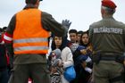 Živě: Evropa má strategii, jak se vypořádat s migrační krizí, ale do života ji uvádí příliš pomalu