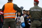Rakušané chtějí dostat odmítnuté migranty z Evropy, třeba i za pomoci sankcí