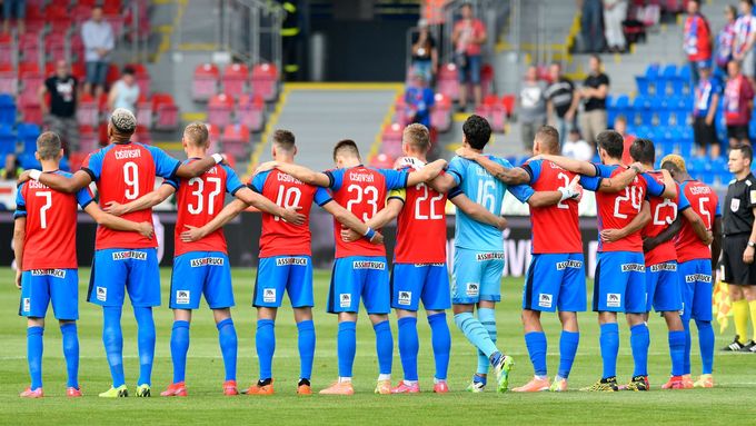 3. kolo nadstavbové části o titul ve Fortuna:Lize 2019/20, Plzeň - Sparta: Plzeňští hráči se loučí s Mariánem Čišovským.